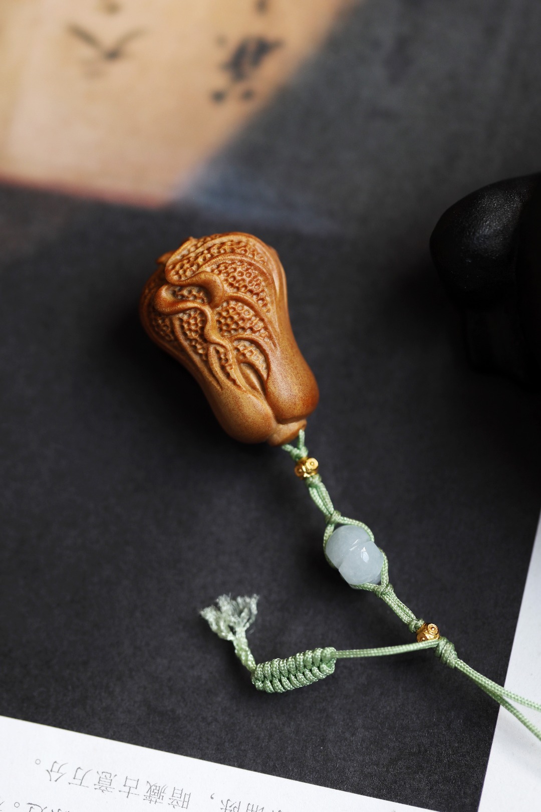 老山檀香 | 百财 钥匙扣老山檀香光滑、致密，香气醇正，雕饰小白菜，寓意百财聚来