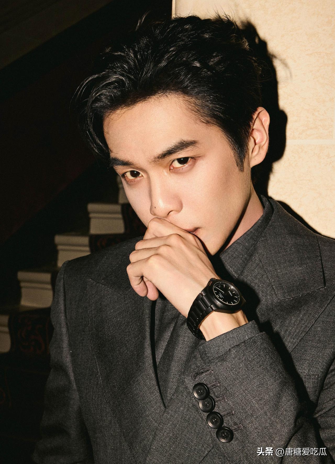 张若昀一看是33位女嘉宾就放心了
唐艺昕和张若昀结婚后，基本上就被张若昀焊死在他