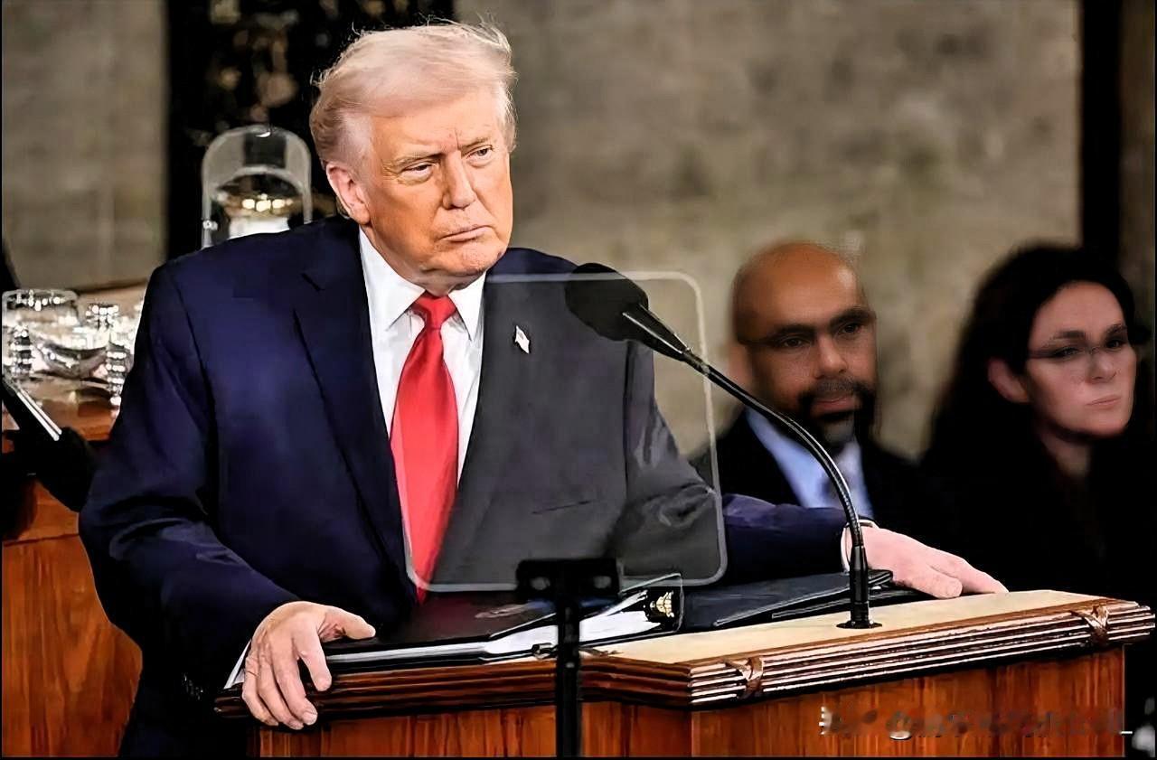 特朗普把我们都骗了！

特朗普通过封锁霍尔木兹海峡，企图控制全球三分之一的海运石