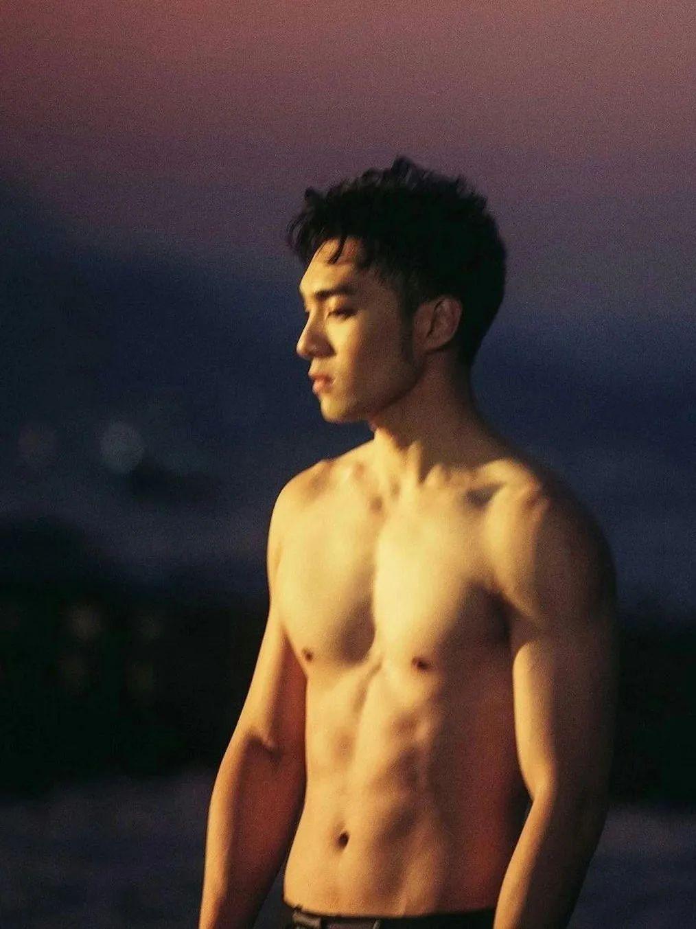 中国台湾男歌手黄伟晋。
黄伟晋，中国台湾男歌手、演员、主持人。具有阿美族血统。毕