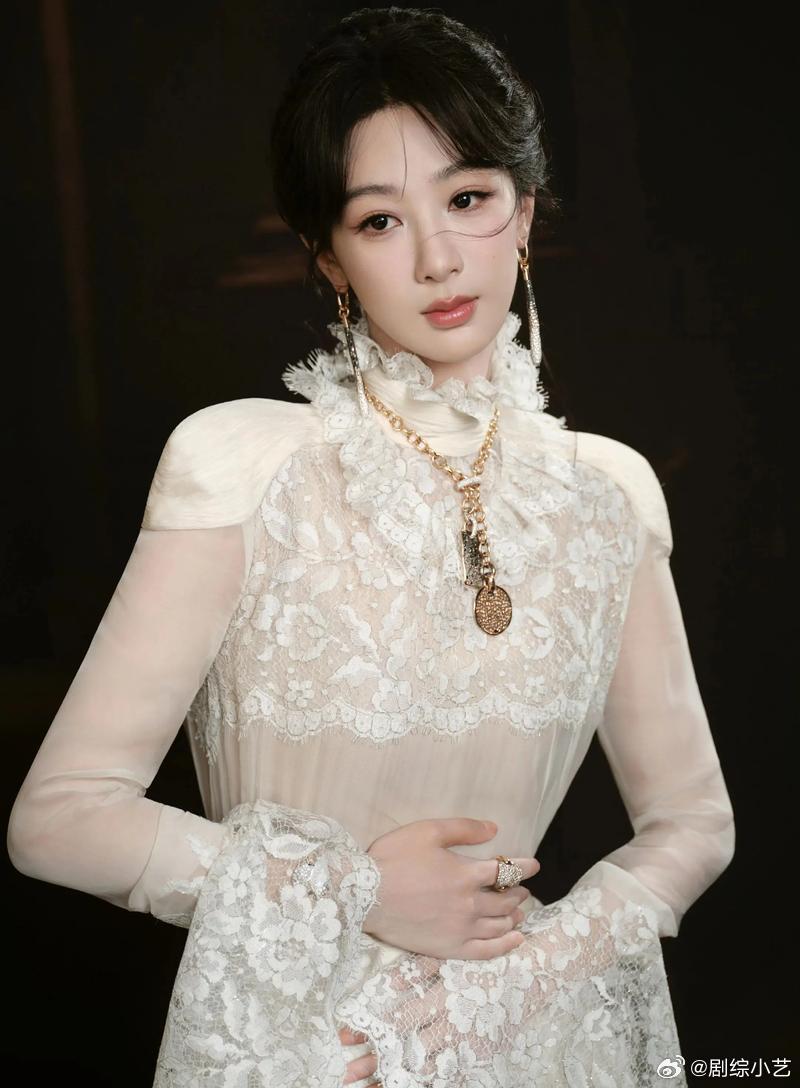 杨紫白玉兰视后VS迪丽热巴金鹰奖视后谁更胜一筹