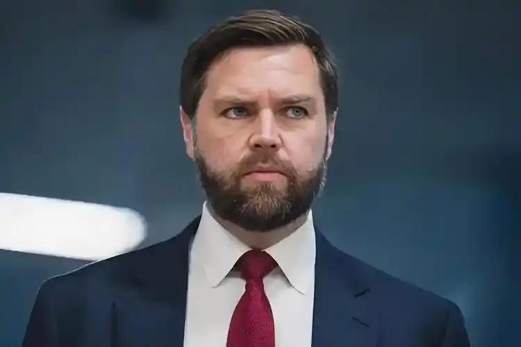 美国副总统万斯短短一天内遭遇行程大反转，特朗普刚官宣他不赴巴谈判，高层立刻改口由