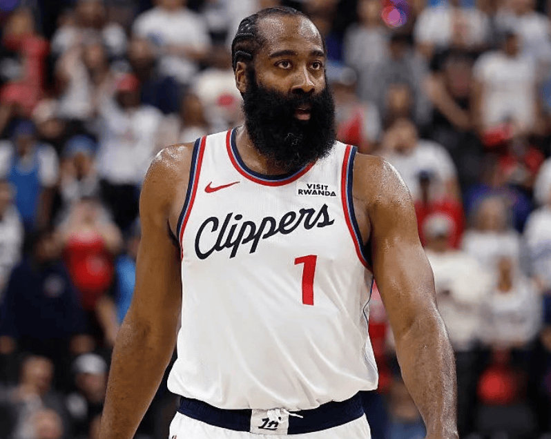 哈登将离开快船消息人士透露，骑士和快船已经就一项交易进行了提前讨论，将詹姆斯-哈