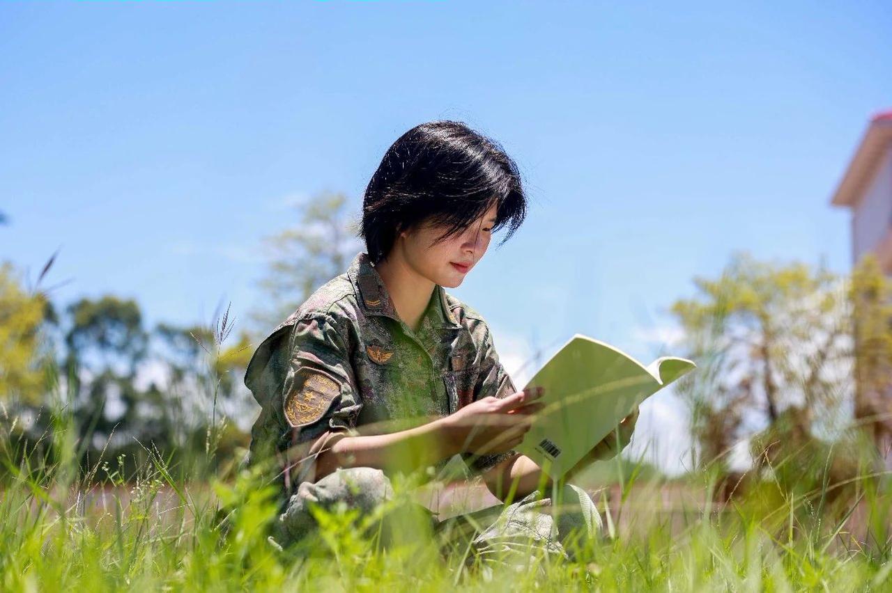 721.2分，第一！女兵徐佳瑞的第一志愿：国防科大 

枕戈观澜编辑部 枕戈观澜