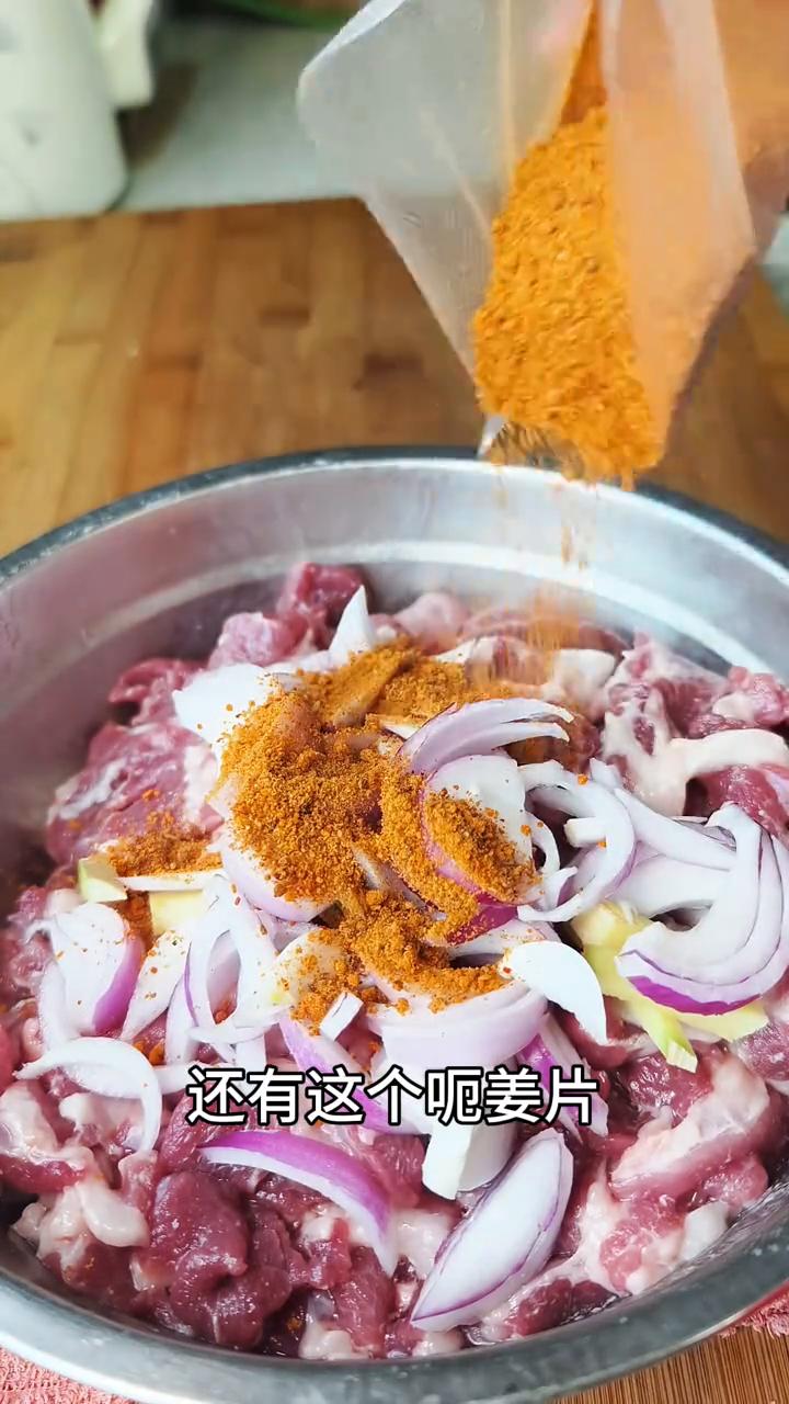 家庭煎肉。
在家煎肉，我经常都会把这几种食材搭配在一起，既有解馋的，还有解腻下酒