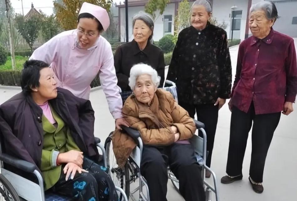 养老院门可罗雀，收费高昂无人问津，闭院潮下谁来养老？

老张捏着养老院的报价单，