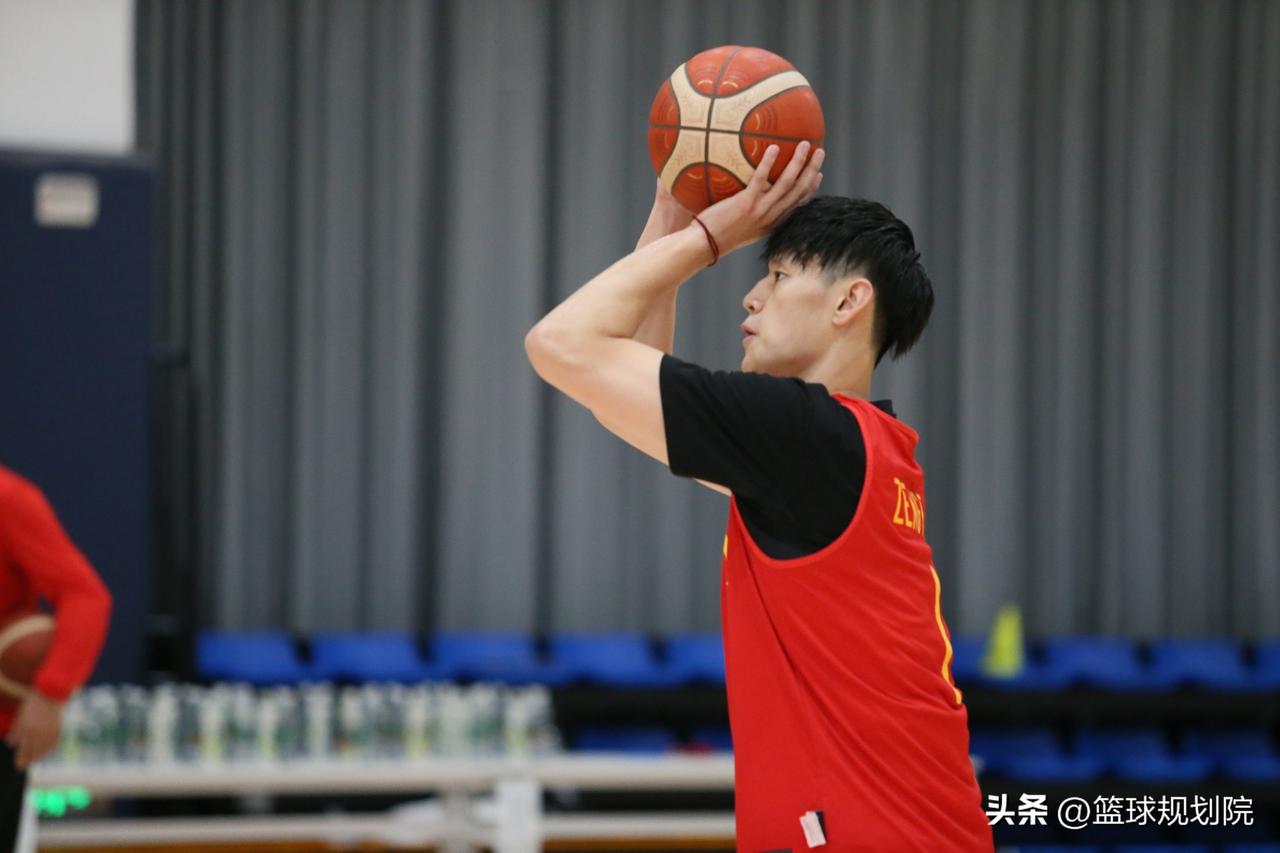 刚说完就来了！男篮官方宣布增补曾凡博、贺希宁和王浩然加入！

中国男篮今日先后宣