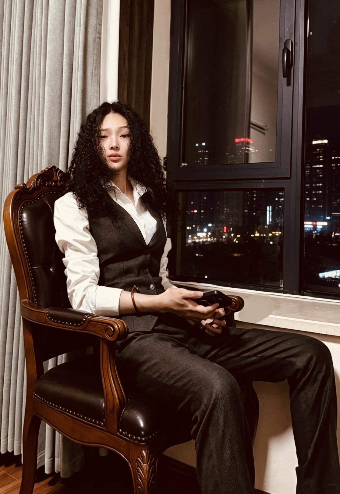 女士西装。