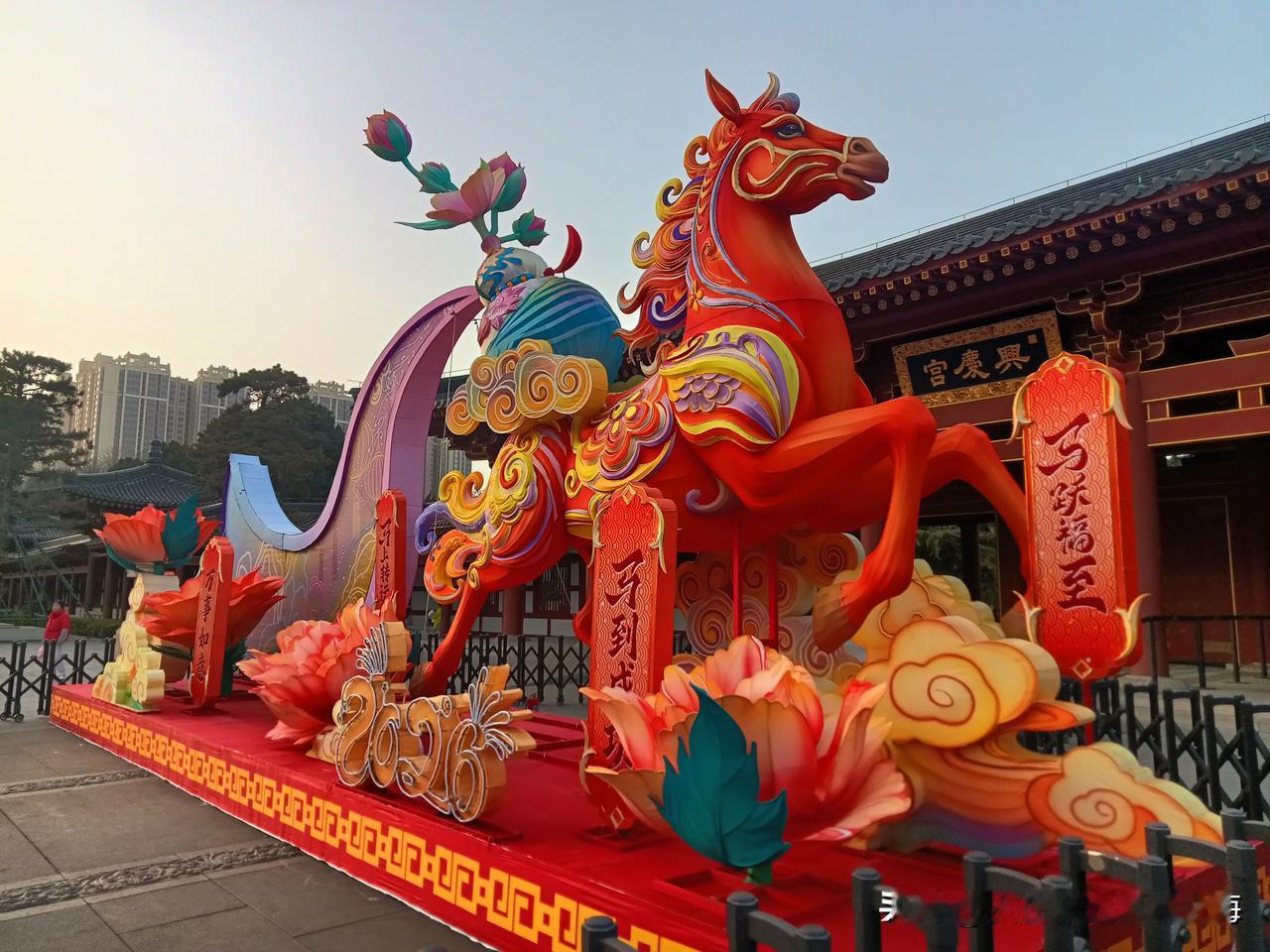 “年”是越来越近了，西安处处都能感受到渐渐升温中的“好年景”！下午我坐地铁6号线