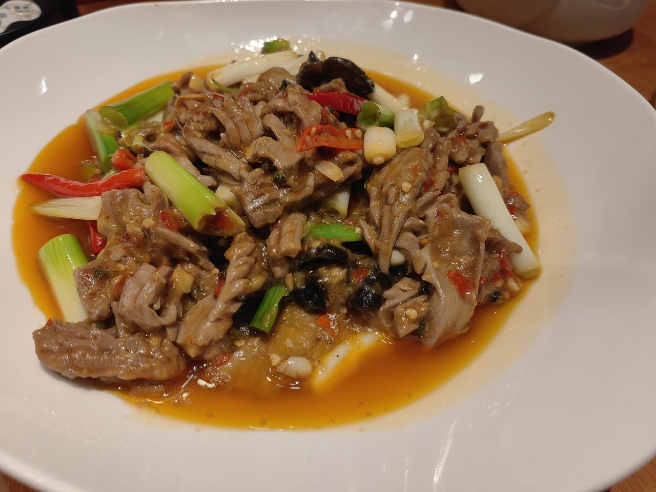 昨晚躺床上刷视频，刷到一个美食视频，说什么“小时候的味道”，脑子突然乱动，什么才