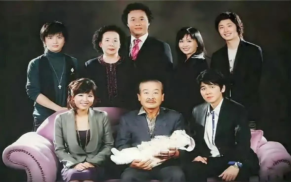 顺才少爷好突然！前一阵子还重温了《搞笑一家人》，我觉得这部剧真的不会过期变质的电