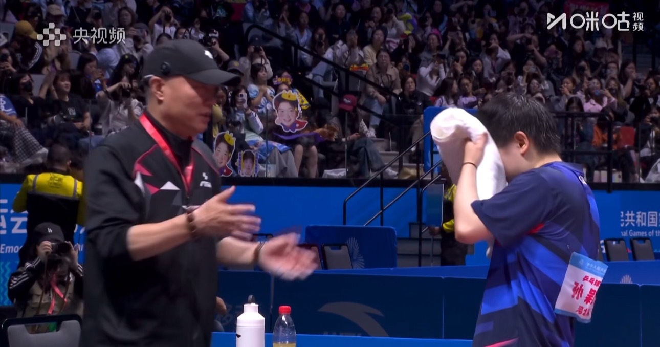 孙颖莎0-1朱雨玲莎莎今天有点着急 