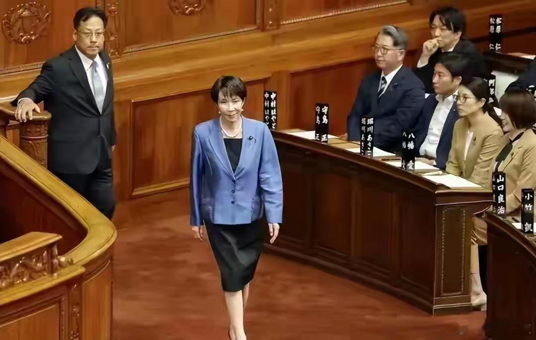 一是高市早苗敢冒天下之大不韪，公然触碰台海红线；二是挑衅无援，盟友冷眼旁观、国际