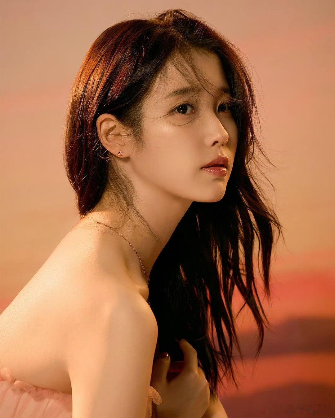 品牌代言人IU✘ J.ESTINA MOSAIQUE 系列大片✨ ​​​
