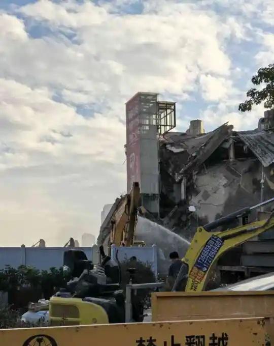 深圳1979竟然拆掉啦
想到什么说什么1979刚建起来的时候最喜欢去的是漫咖啡了