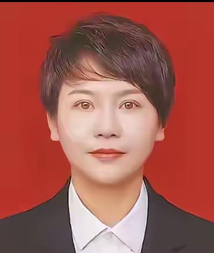 吉林省前郭县洪泉乡政府微机员曲亚波，32岁那年，丈夫出车祸成了植物人。她二十年如