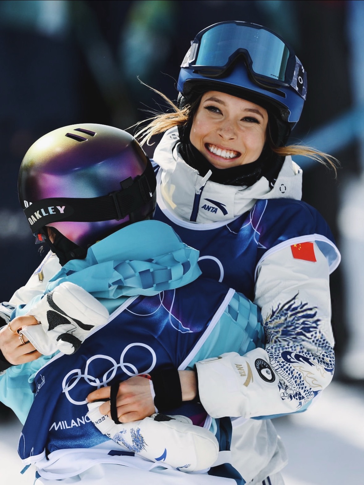 慧当凌绝顶谷爱凌李方慧包揽金银牌 自由式滑雪U型场地技巧决赛中，谷爱凌第三轮取得