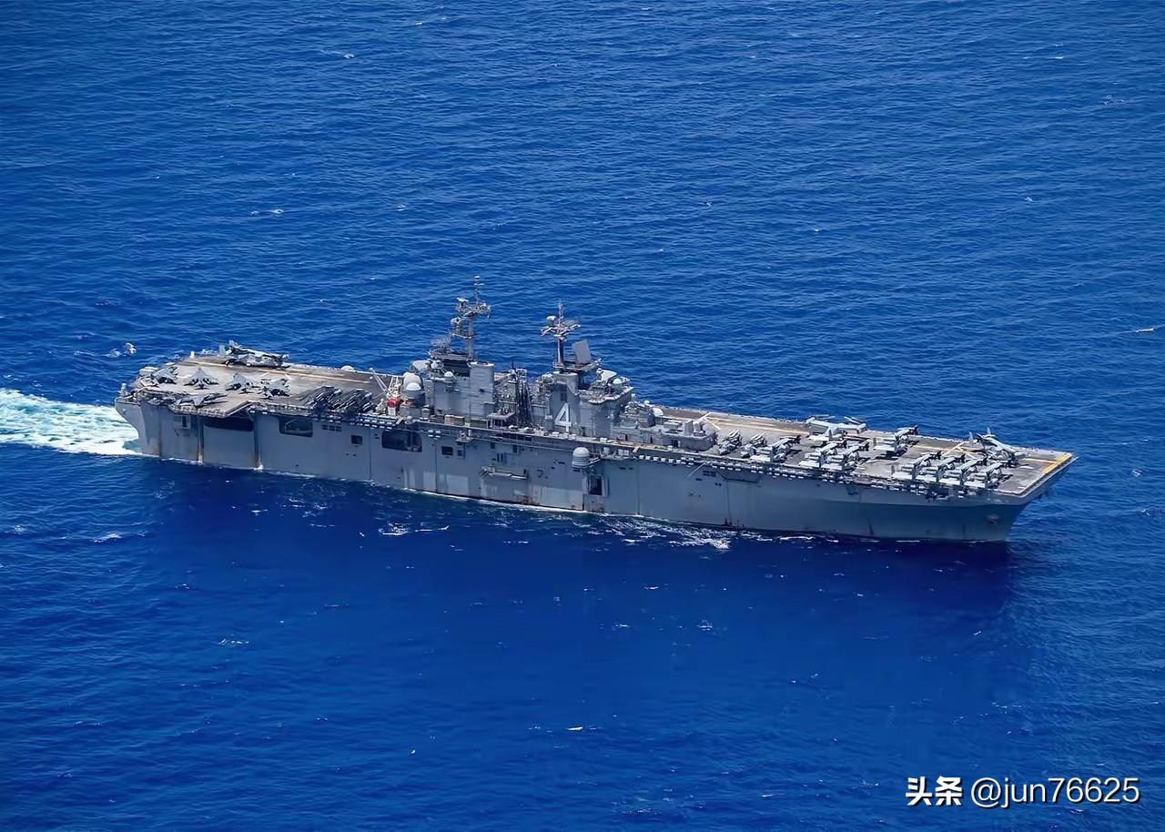 美国重兵集结，会开始地面战吗？
近日，美军又派出“拳师”号两栖攻击舰编队前往中东