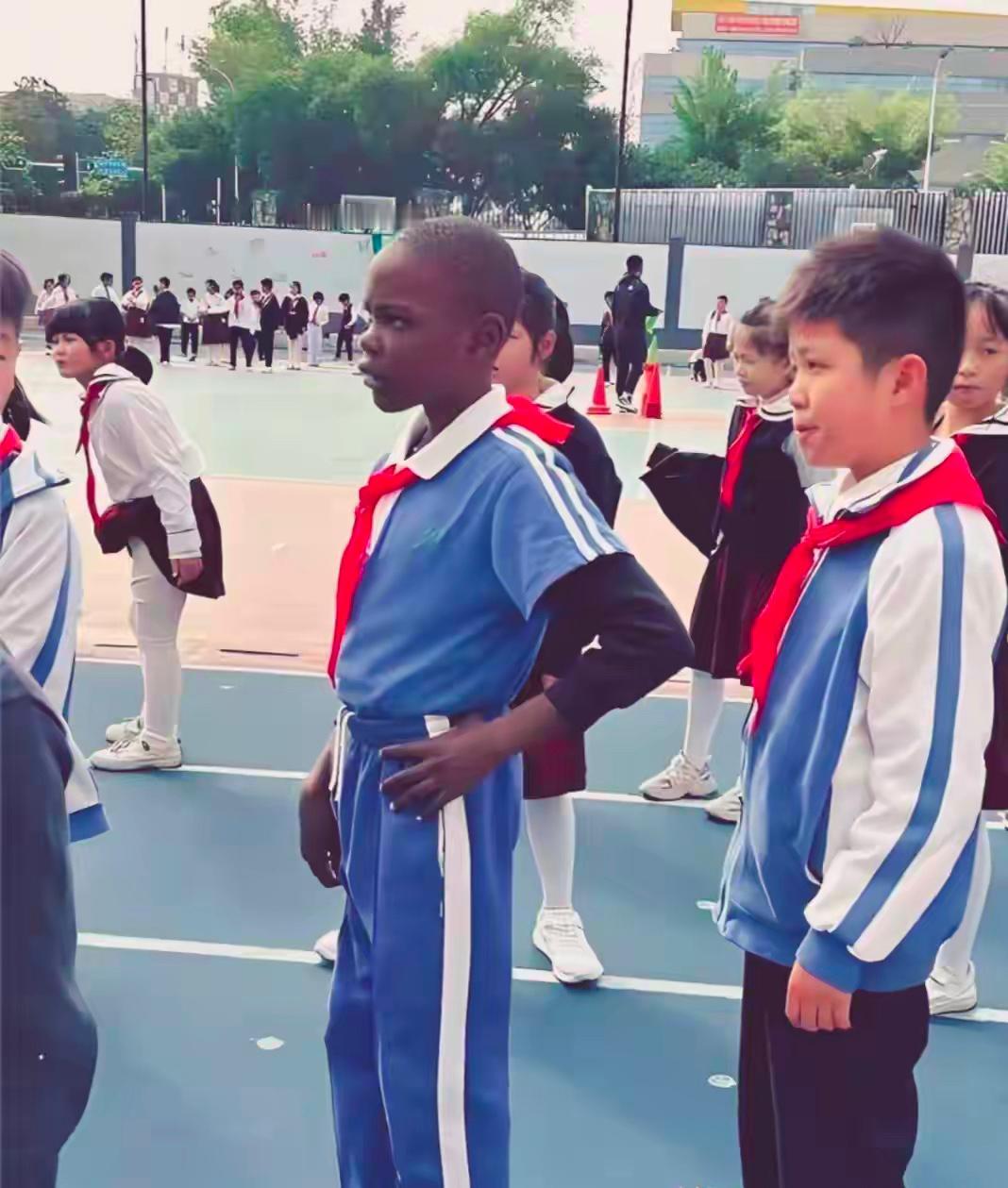 “父亲是中国的才能入籍”？别被误导了！中国国籍法早有明确规定，父母一方是中国公民