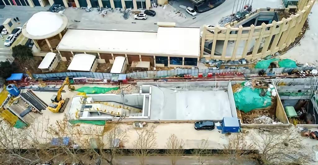 济南地铁4号线腊山河公园站A出入口已现雏形👏🏻👏🏻济南地铁 济南 地铁 