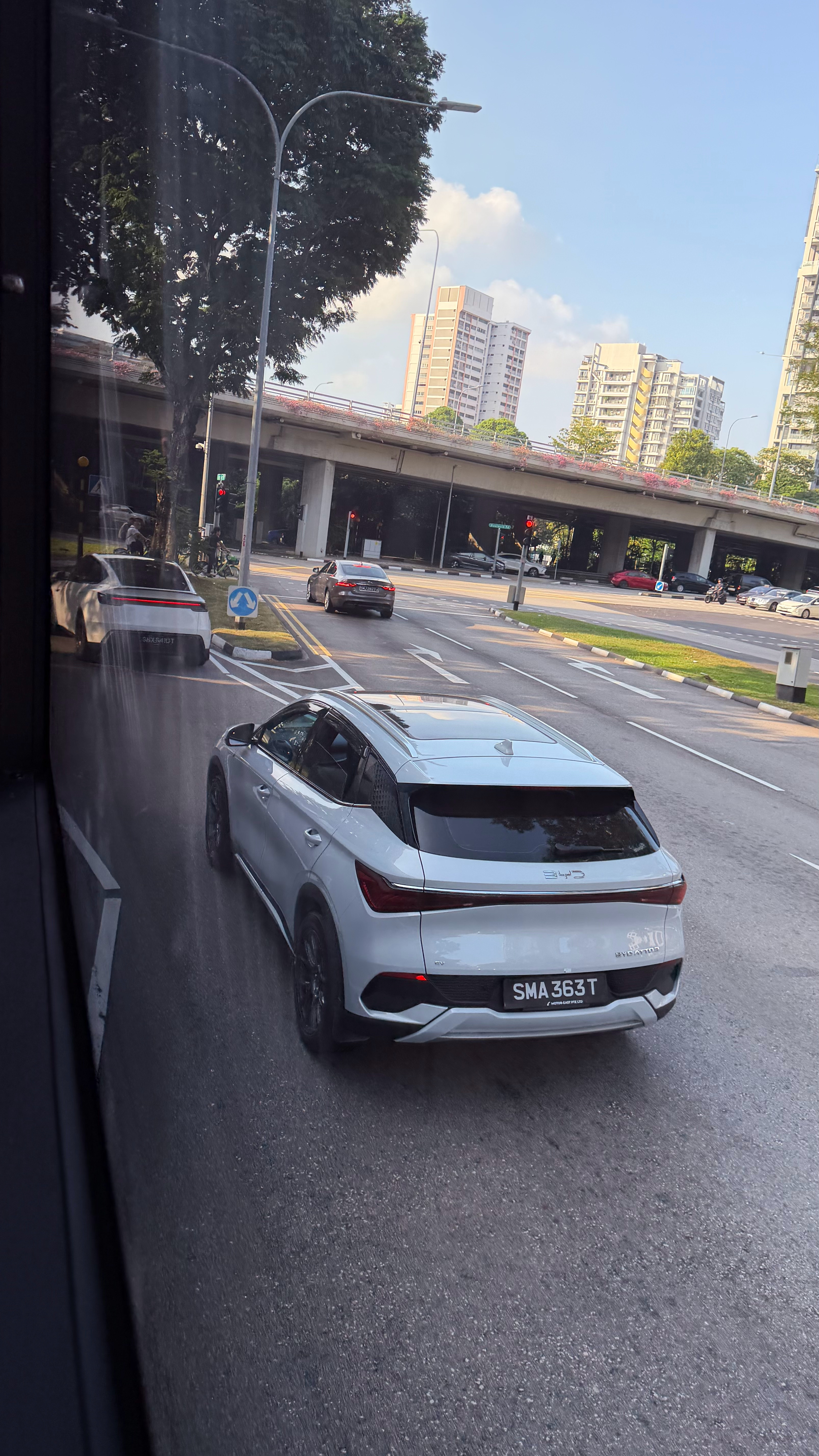 一张图证明我来过这里 新加坡，目前电动汽车保有量6万台，2040年要突破100万