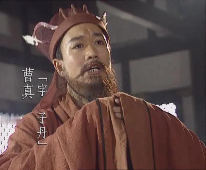 在正史中，曹操板上钉钉的养子至少有三位：曹真、秦朗、何晏。

另外还有个说法，说