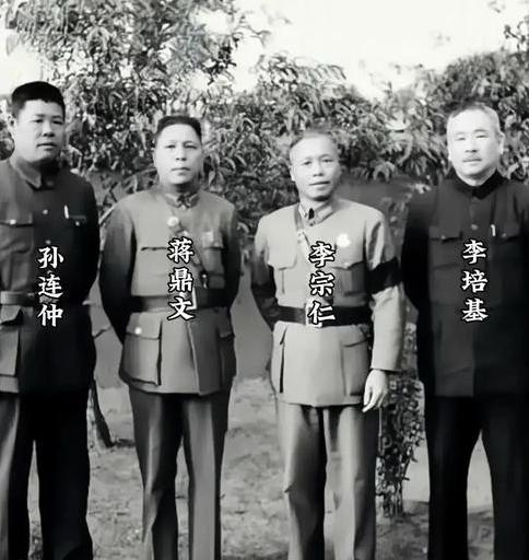 1938年，一妻两妾的蒋鼎文，强占了西安京剧名角粉牡丹。坐拥情人数10人，染上了