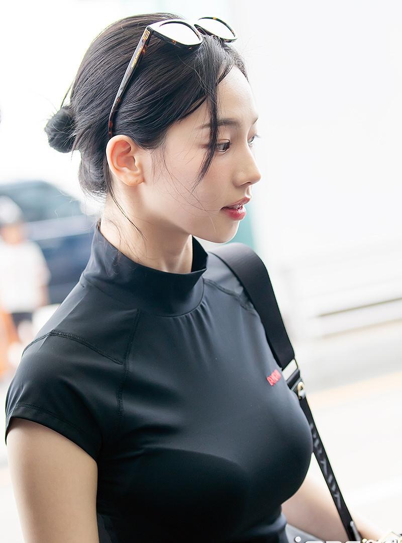 在机场的柳智敏
Karina私服好美 ​​​