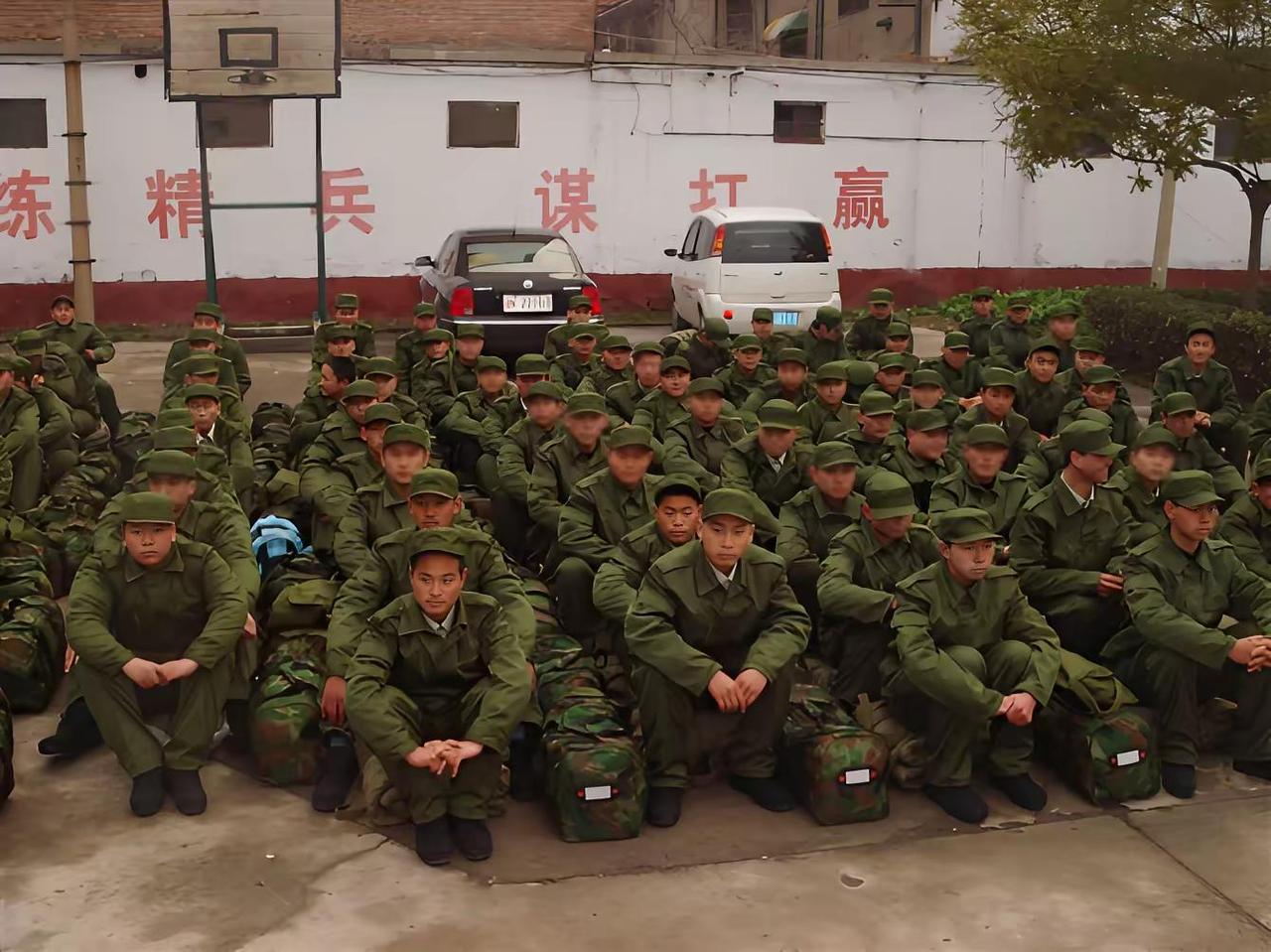 2007年12月12日，商丘梁园区武装部新兵起运，当年的兄弟们，你在哪里