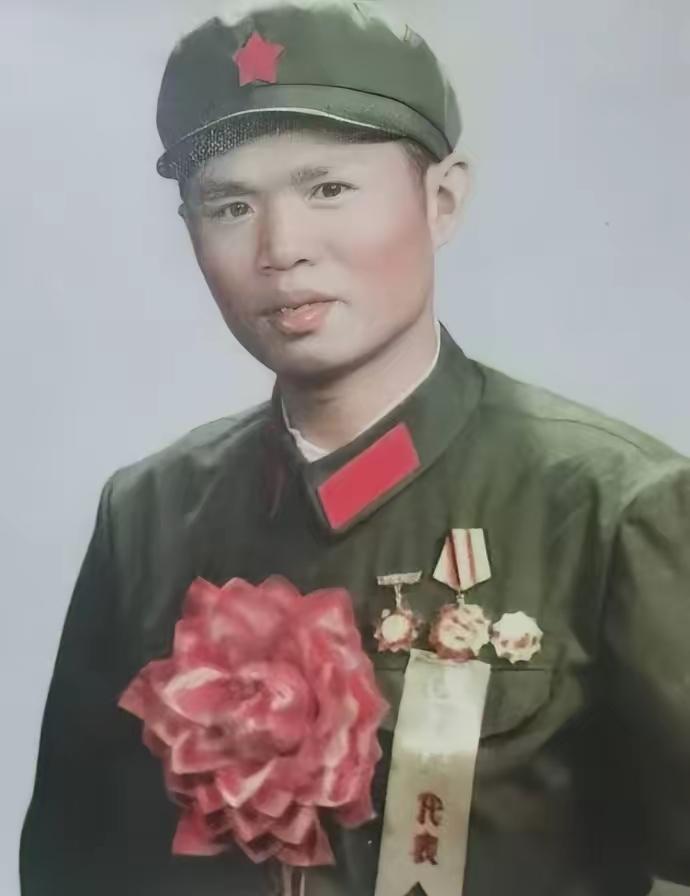 1982年，战斗英雄龙洪春为婚事赌上全部仕途
 
1982年，手握两枚一等功、保