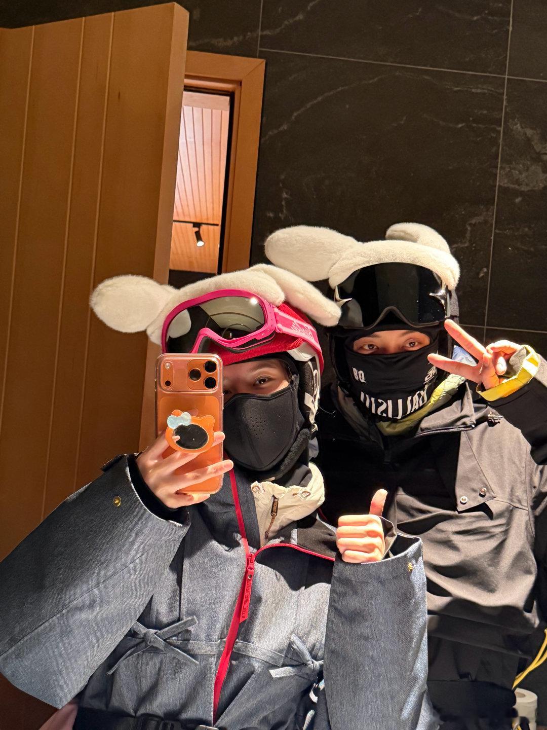 徐艺洋黄子韬合照徐艺洋黄子韬滑雪照黄了个小桃好可爱黄子韬和光屁股有啥区别