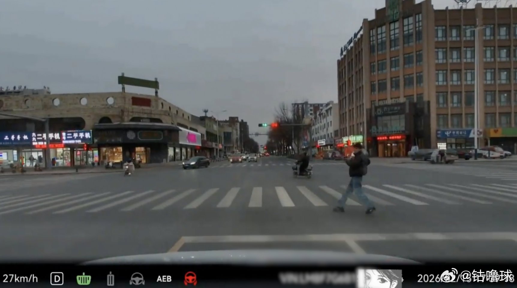 春节返乡越来越多的人选择辅助驾驶回家真的不要愁了，直接交给智驾。归途少些疲惫，多