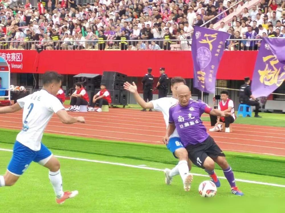 川东赛区第三轮小组赛刚结束，成都客场5：0血洗巴中，遂宁1：1打平广安，南充主场