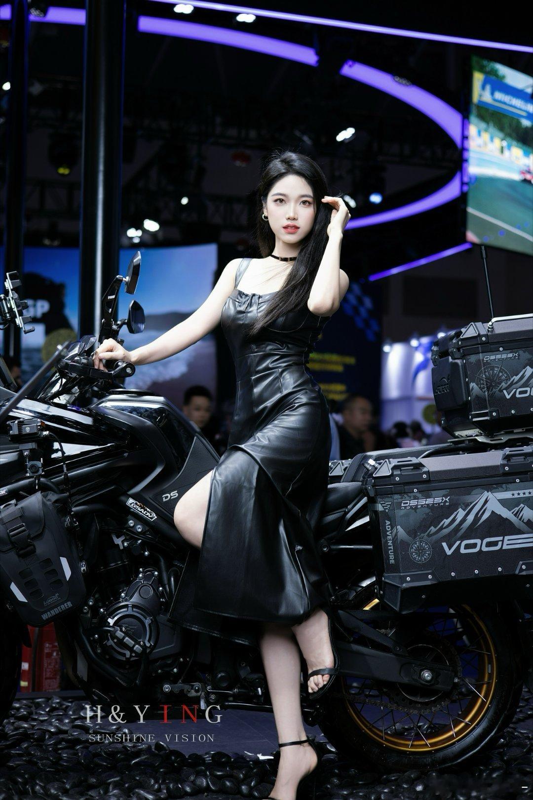 #2024中国摩博会#2024重庆摩博会（一）无极展台模特:阿金抄送:​​​