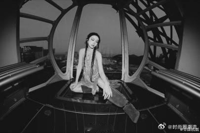 龙船上的薛凯琪简直非遗女神来的 薛凯琪在水面上轻舞，犹如古代仕女，流淌的河水将她