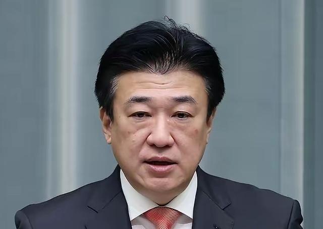 日本官房长官木原稔看到我们的执法船出现在台湾以东海域，顿时急了眼，还在继续狡辩。