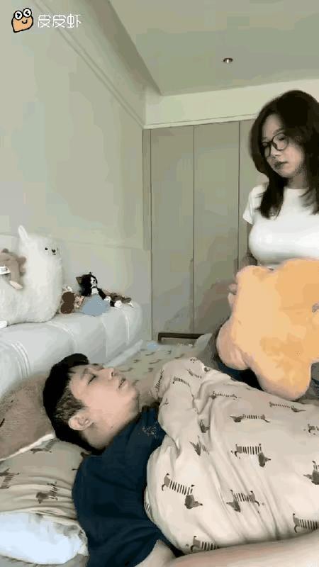 小哥哥:我做错了什么？我改还不行吗？