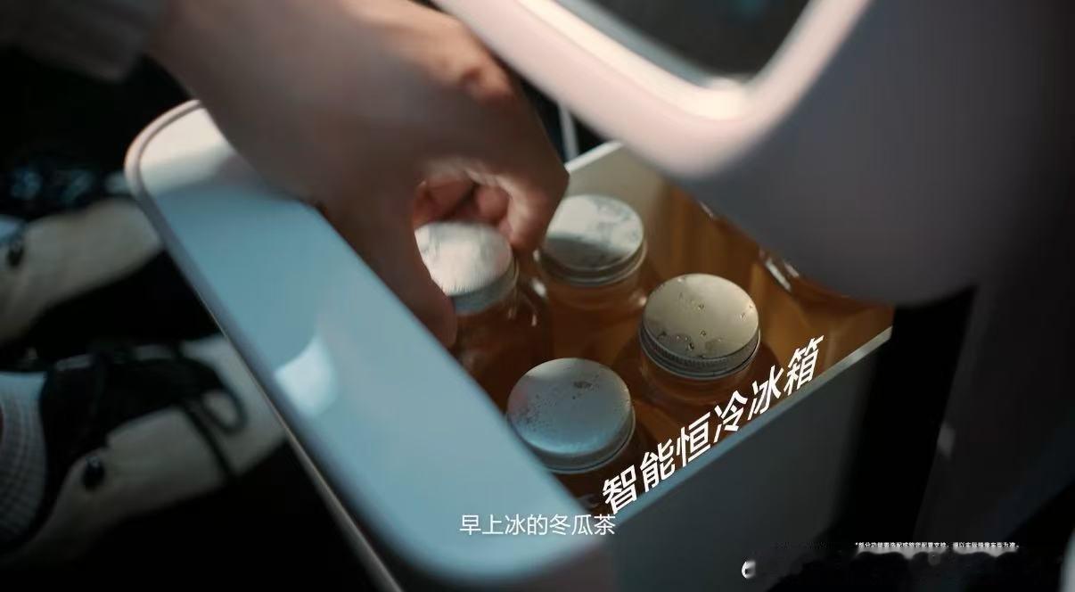 家用车没必要跟风卷尺寸家里老人孩子乘车，座舱呼吸健康不能忽视，智界R7焕新款母婴
