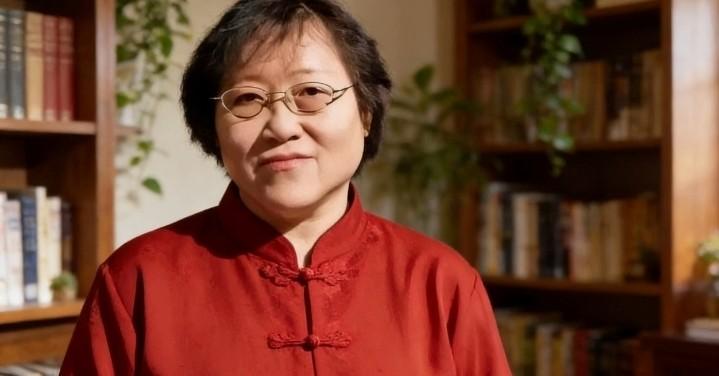 “直球出击”：终结情感“猜谜”，拥抱真诚关系
李银河的爱情观很直接，喜欢就是喜欢