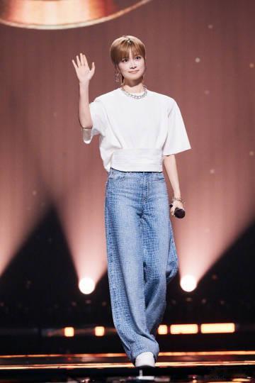 李宇春吉他弹唱李宇春这段弹吉他i到我了 偶然刷到这段花絮直接循环播放，李宇春弹吉