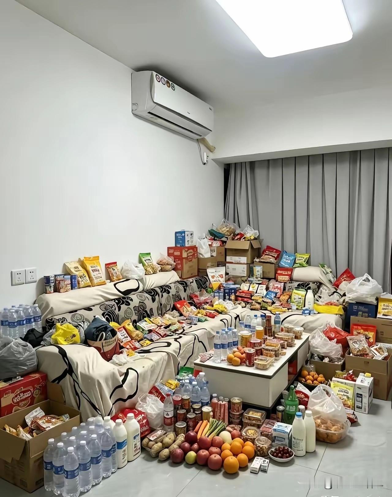 台风过后，开个小卖部吧[呲牙]
