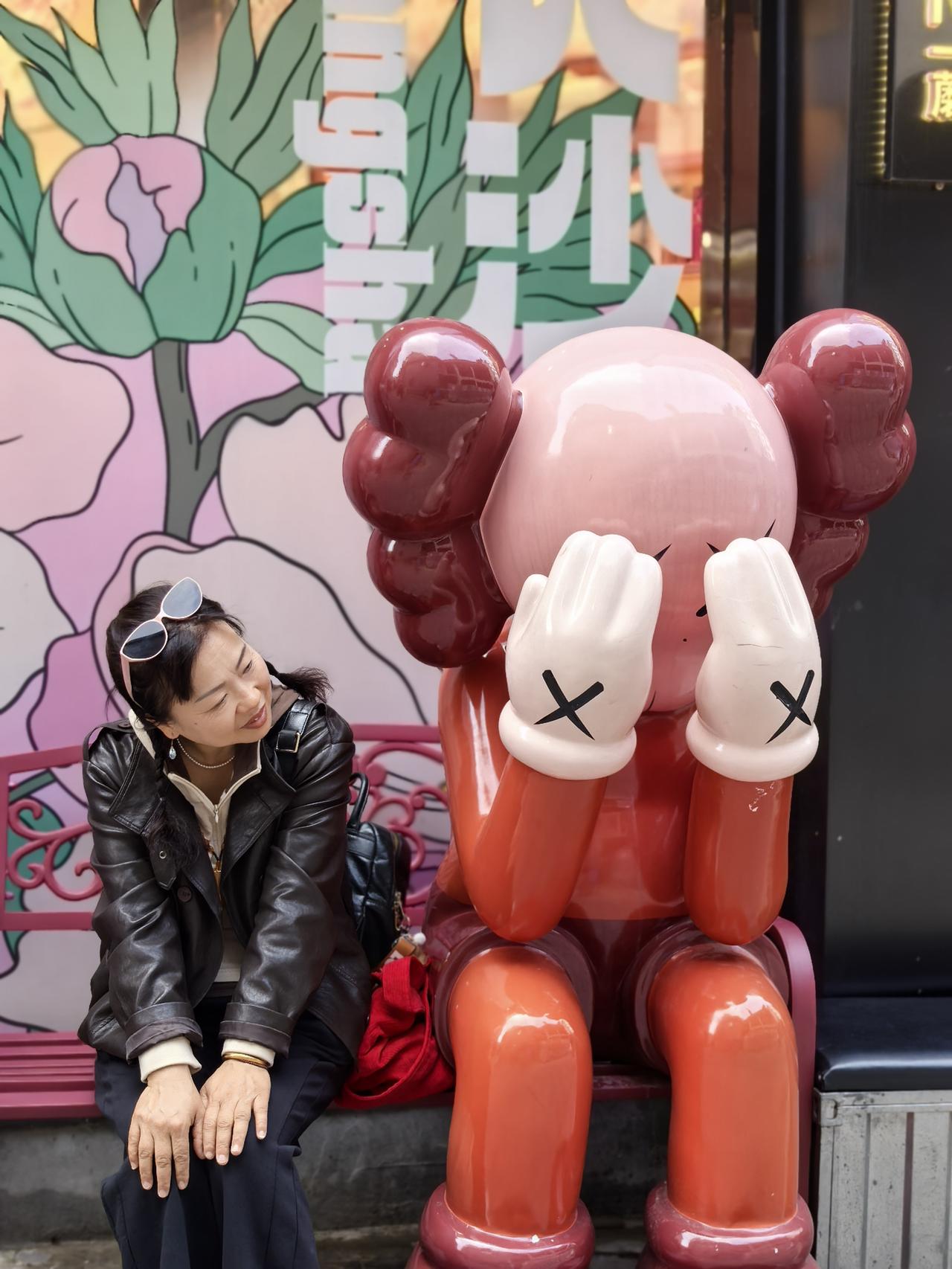 探亲啊，第一时间回娘家，陪父母好好过个团圆年。
以前工作时，无年无节无假，别人过