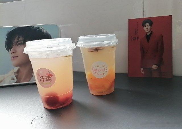 任嘉伦 终于有空做个特调了美丽雅的杯子，夏天很出片！端午安康美丽雅全球品牌代言人