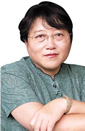 李银河在一次访谈中曾这样描述：
“人一旦过了四十岁，
就像踏上了一趟开往终点的直