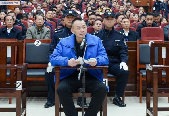 2020年1月，新晃操场埋尸案主犯杜少平被执行了死刑，在被送入死刑执行车仅仅8分