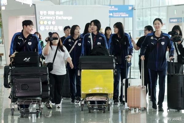 国际排坛动态韩国女排韩国女排国家队于5月28日下午从仁川国际机场启程，飞往巴西里