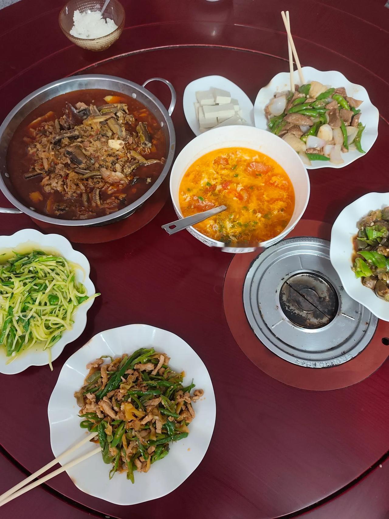 长阳县青岗坪村二组，海拔一千多米，包吃包住一天70元，伙食不错，还在啥神龙架?