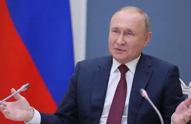 印度记者现场追问普京：“中印若打，你选边吗？”
普京一句回答，把全场问懵……
