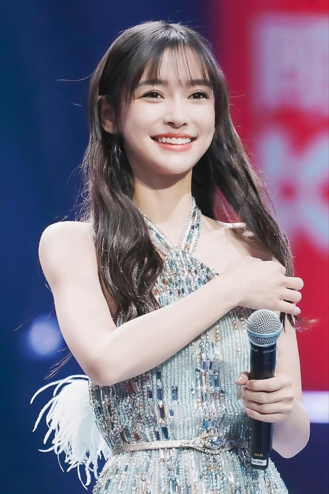 angelababy ｜杨颖 被风拂落的信纸，星河拾起月倒映在海里，你来时满载曙