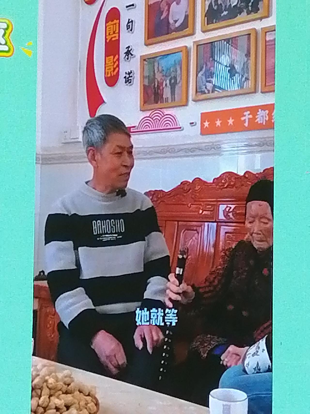 “静待佳音至，岁月静好”，这简直是一种神仙般的生活状态。就像午后坐在小院里，阳光